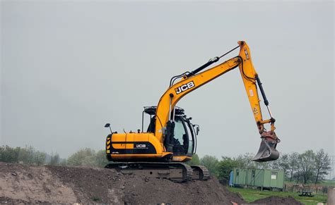 360 excavator operator